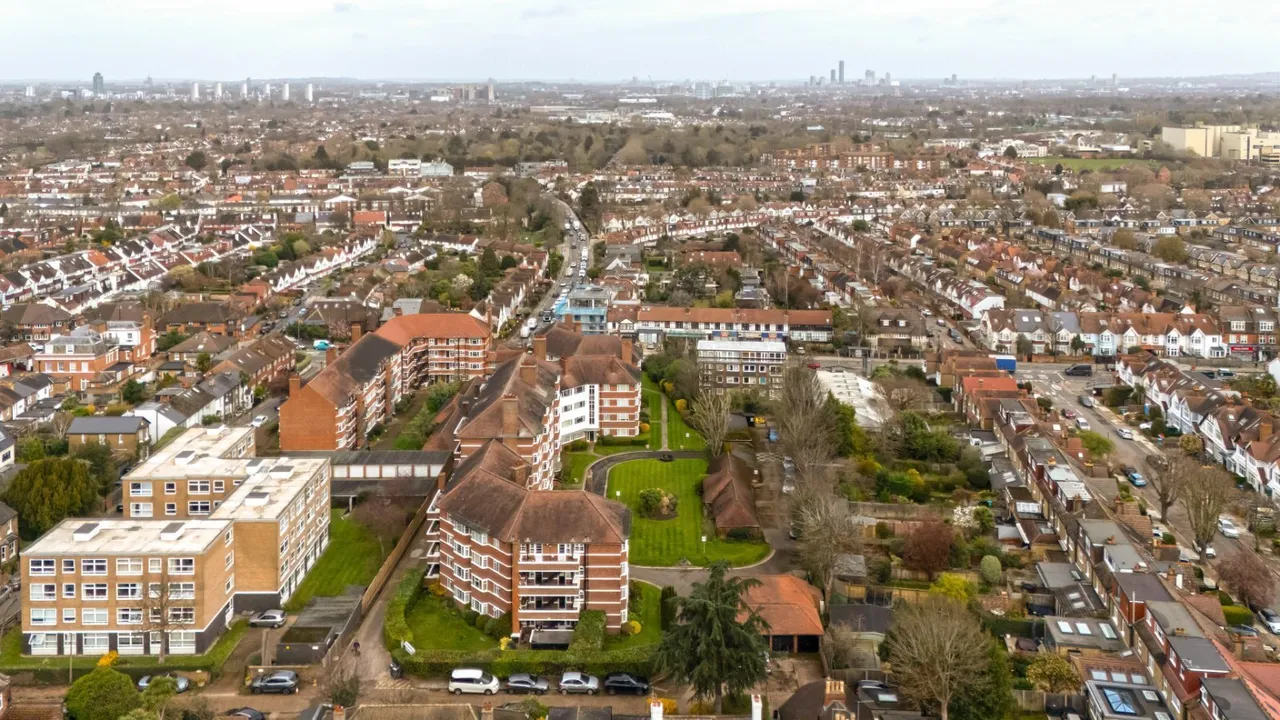 Upper Richmond Road West, London, SW14, photo 16