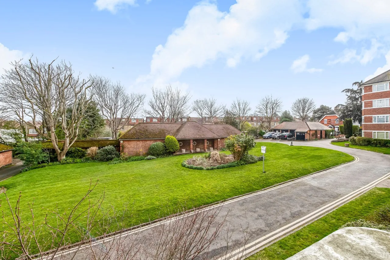 Upper Richmond Road West, London, SW14, photo 12