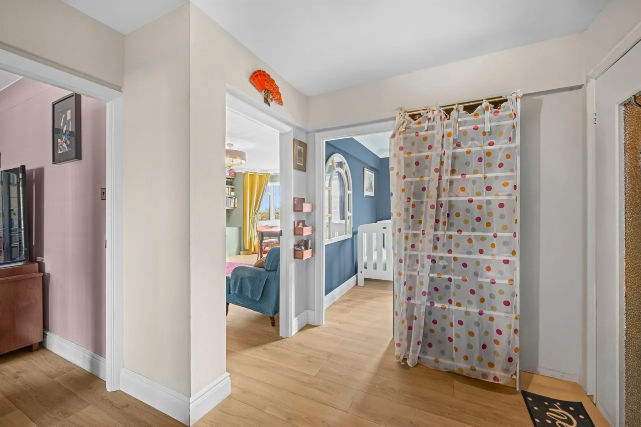 Upper Richmond Road West, London, SW14, photo 13