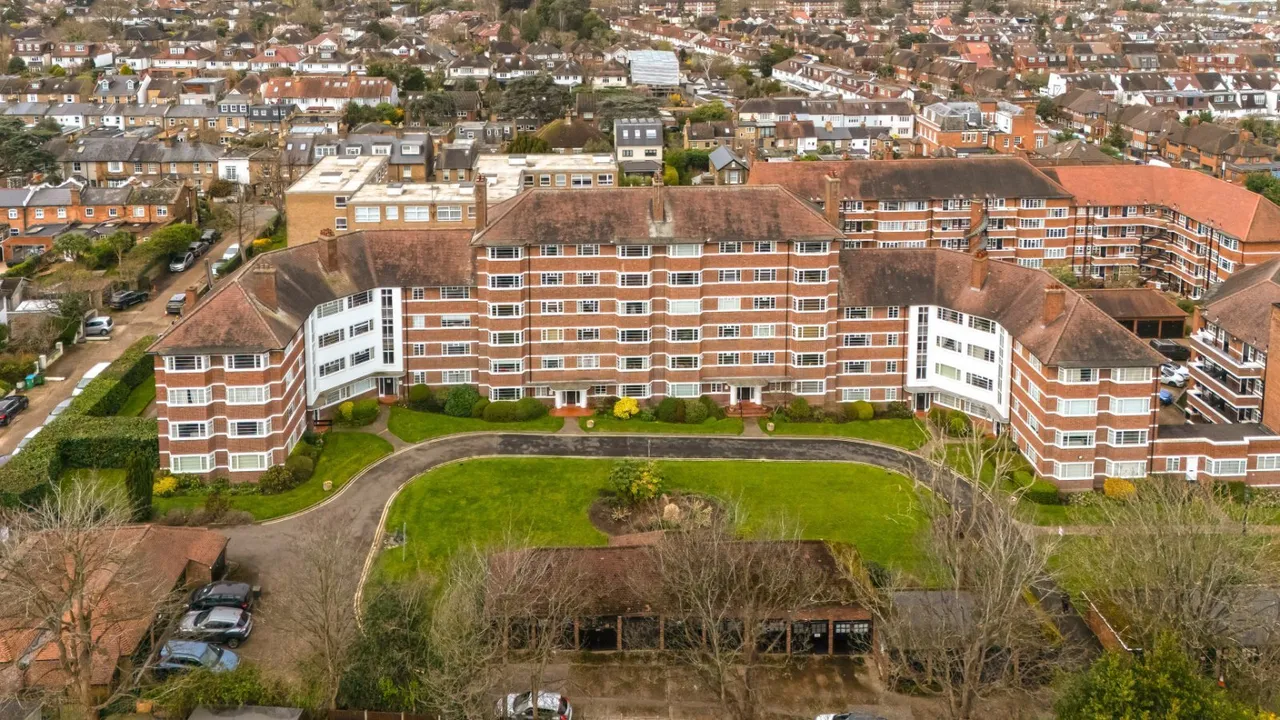 Upper Richmond Road West, London, SW14, photo 18