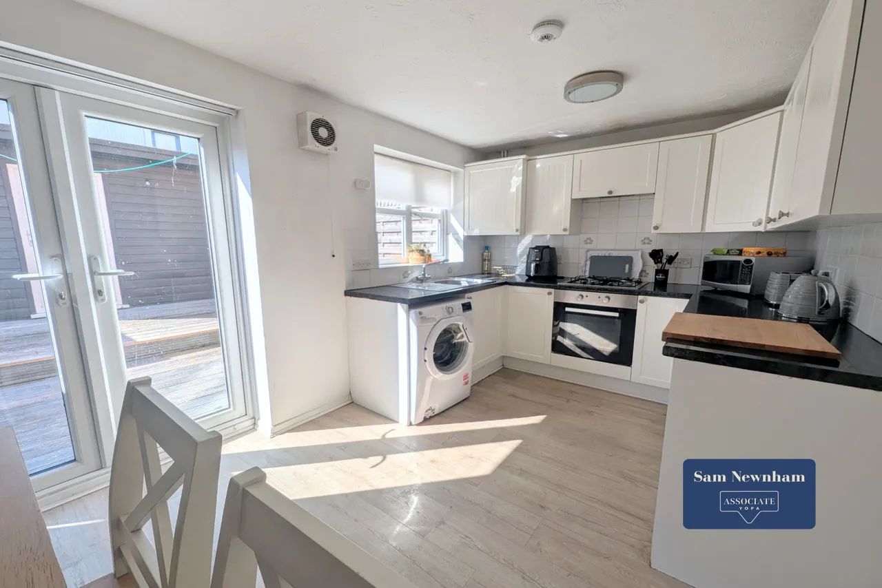 Marina Close, East Cowes, PO32, photo 2