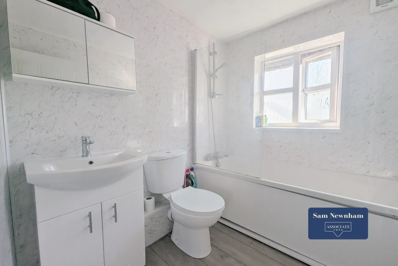 Marina Close, East Cowes, PO32, photo 9