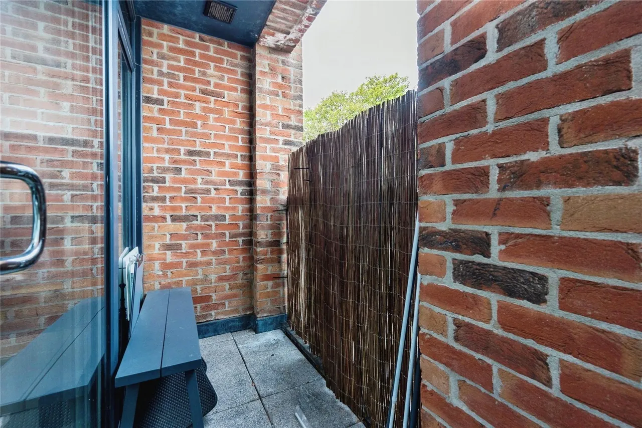 Cross Street, Sale, M33, photo 11