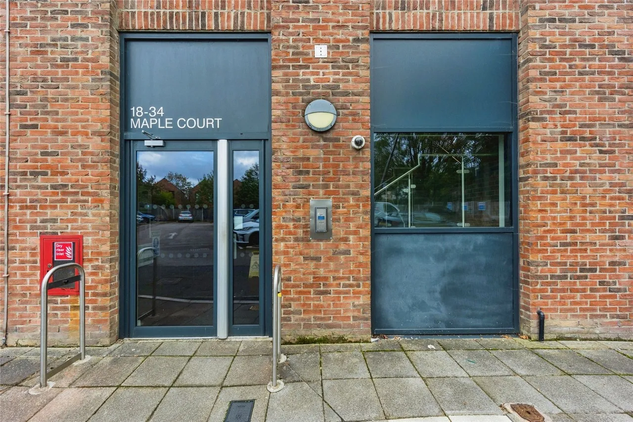 Cross Street, Sale, M33, photo 19