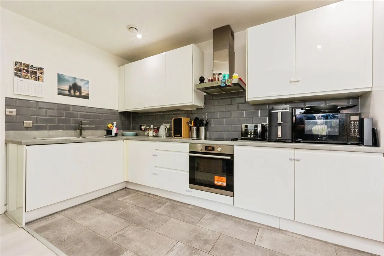 Cross Street, Sale, M33, photo 7