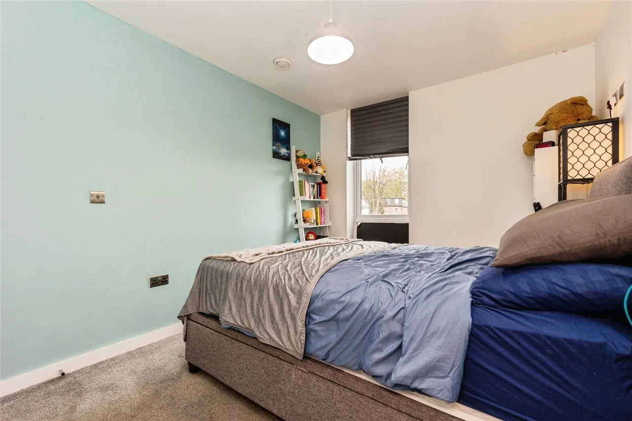 Cross Street, Sale, M33, photo 14