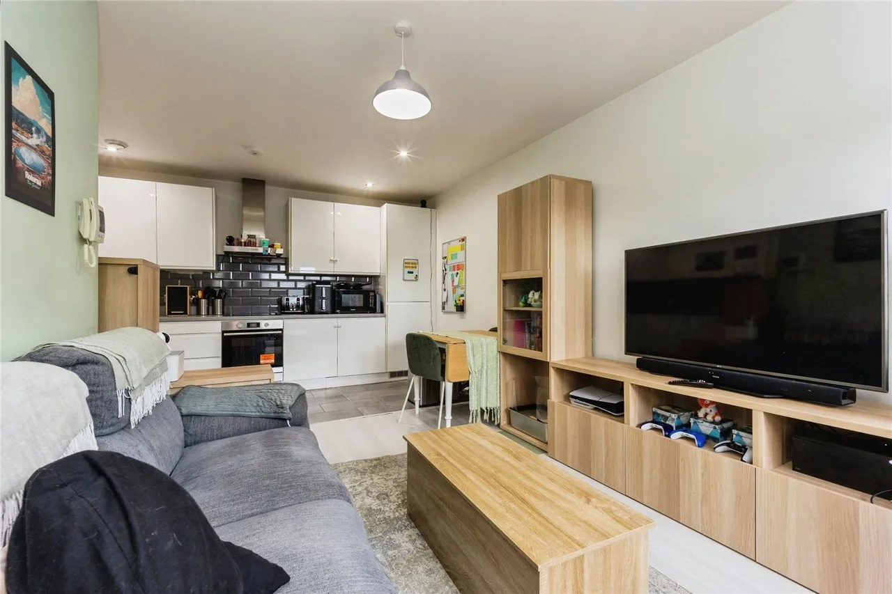 Cross Street, Sale, M33, photo 5