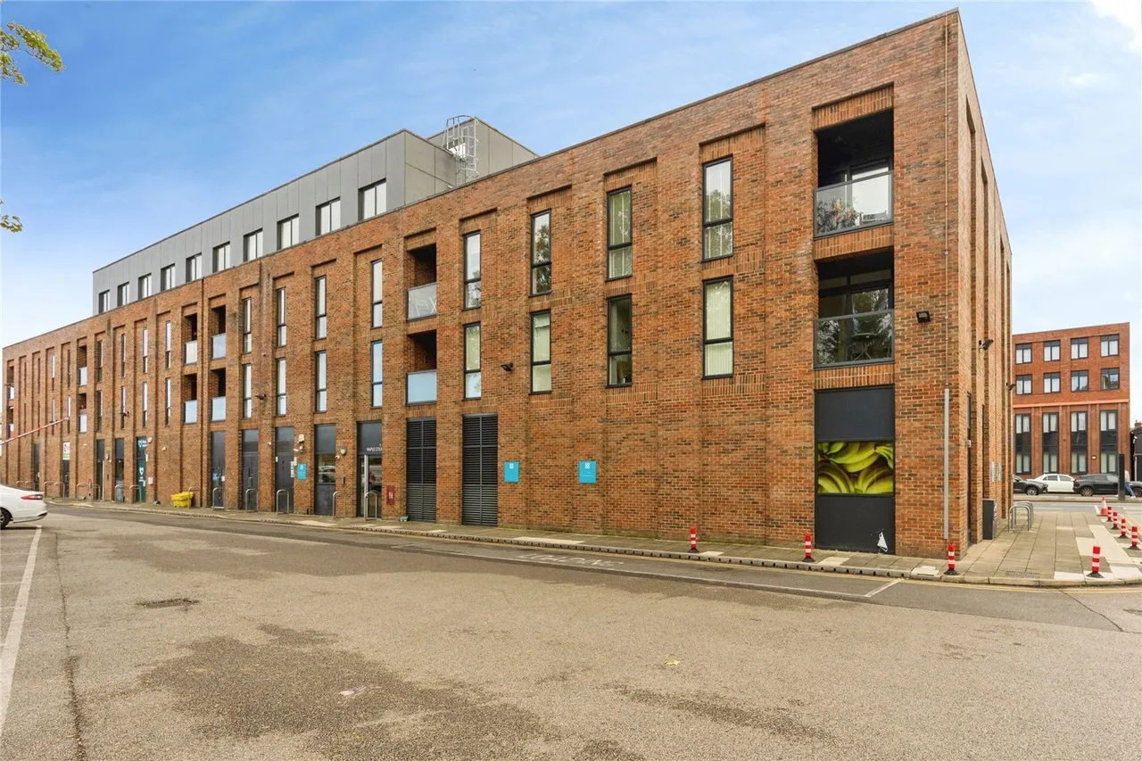 Cross Street, Sale, M33, photo 20