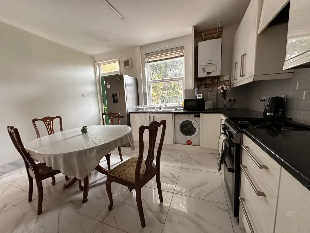 Burley Lodge Road, Leeds, LS6, photo 2