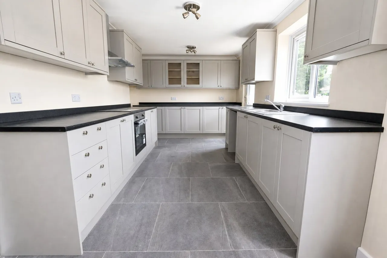 3 bed house for sale — Holmfirth Walk, Corby, NN18