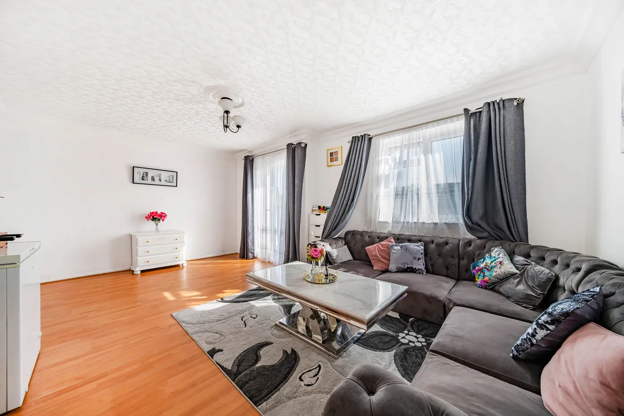 Flat 13, Livingstone Court, 47 Matlock Road, London, photo 2