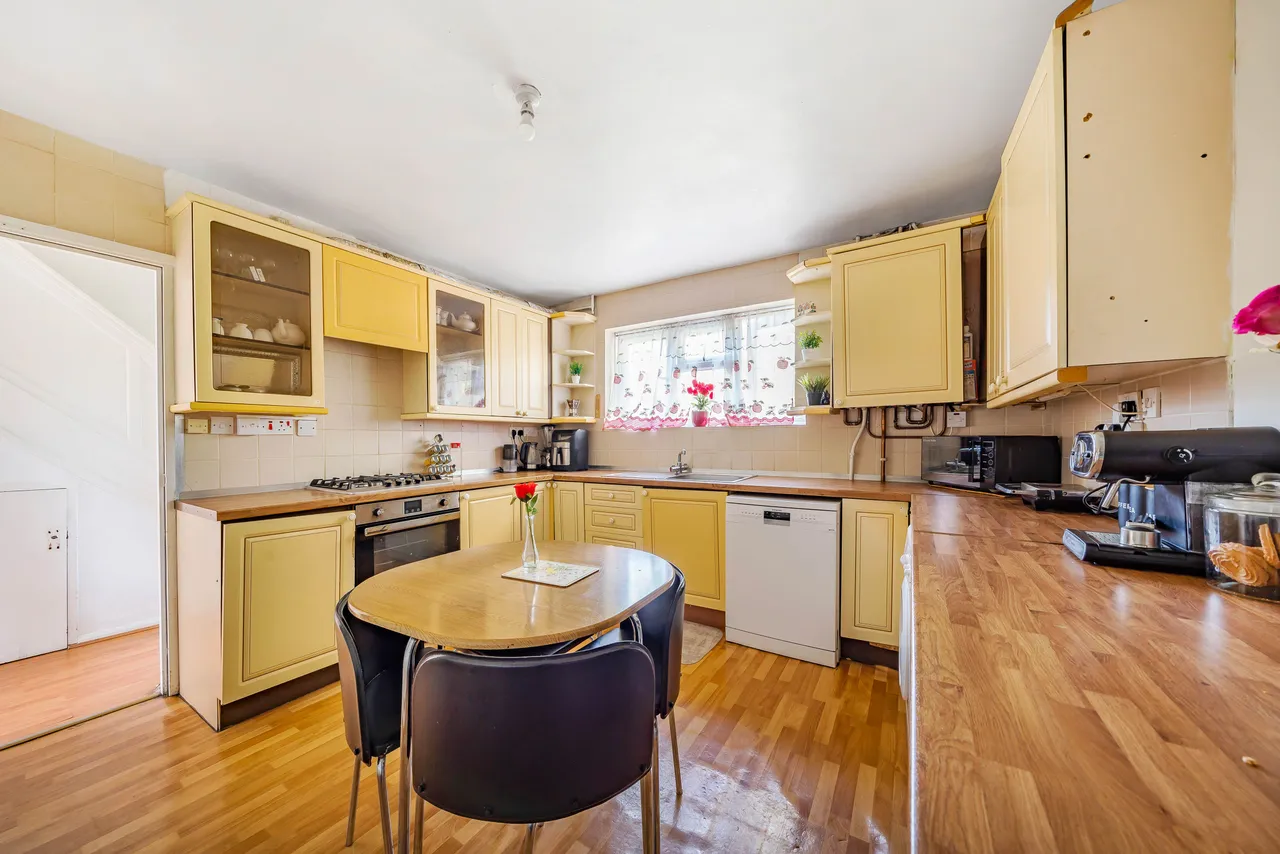 Flat 13, Livingstone Court, 47 Matlock Road, London, photo 3