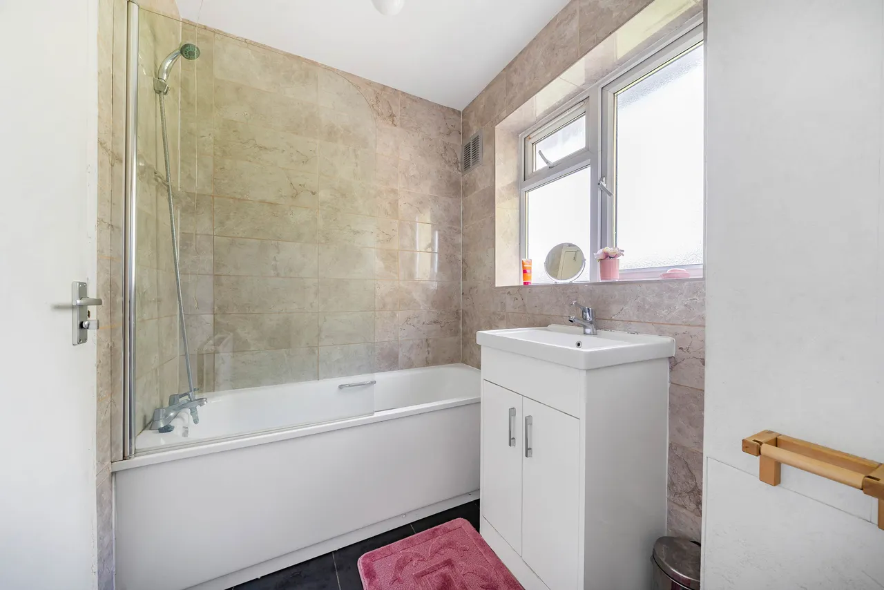 Flat 13, Livingstone Court, 47 Matlock Road, London, photo 8