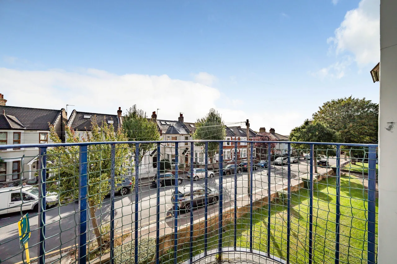 Flat 13, Livingstone Court, 47 Matlock Road, London, photo 9