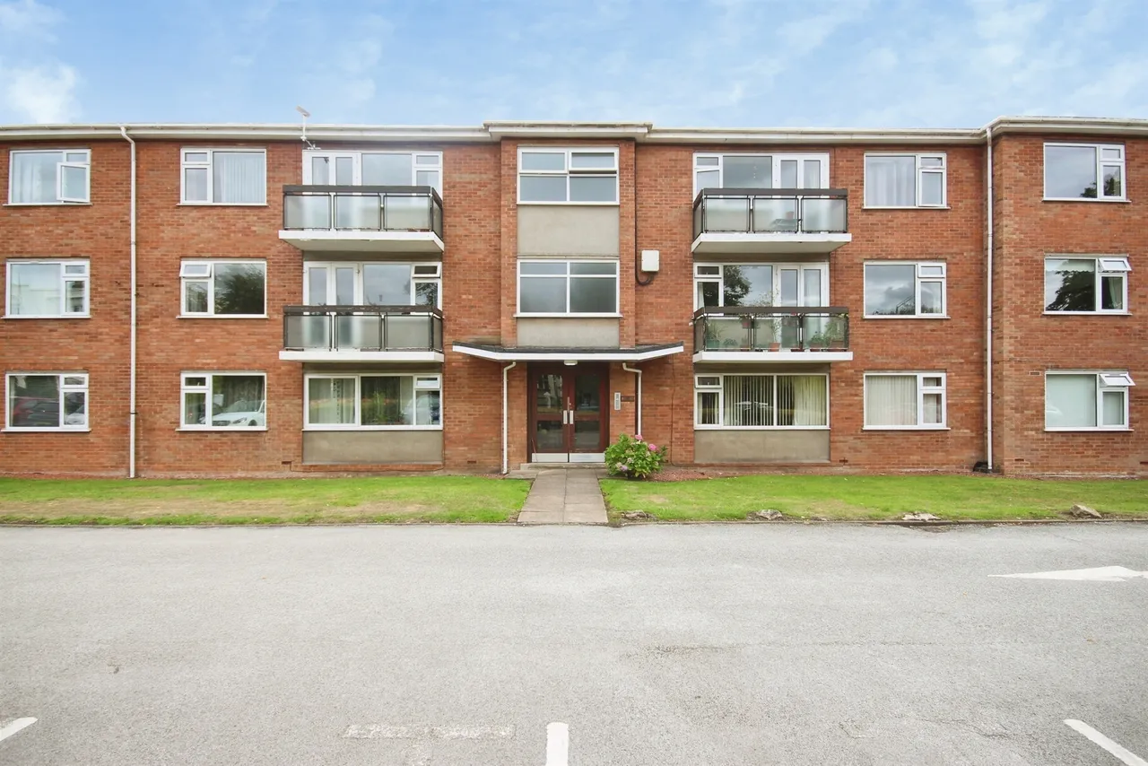 2 bed flat for sale, Warwick Place, Leamington Spa, CV32