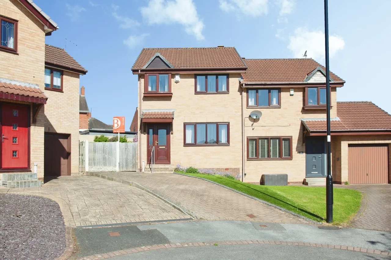 3 bed house for sale — Nether Ley Gardens, Chapeltown, Sheffield, S35