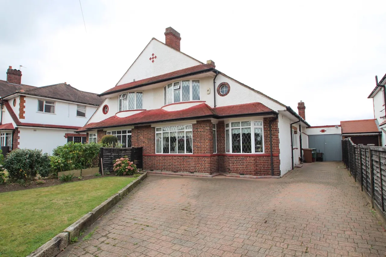 3 bed house for sale — Willersley Avenue, Sidcup