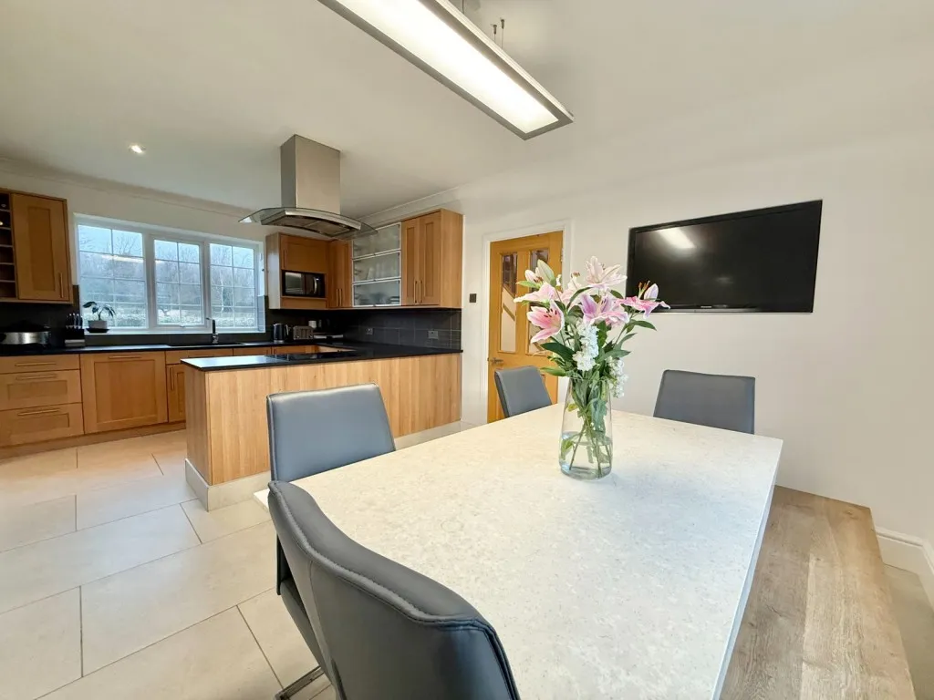 Slade Close, LS23, photo 10