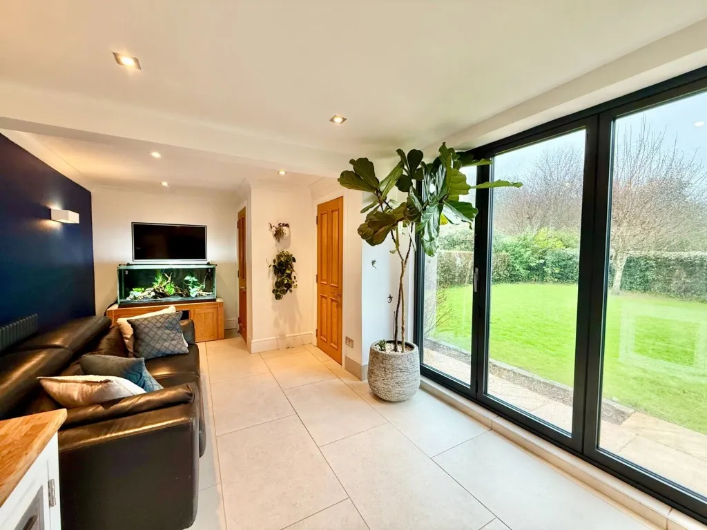 Slade Close, LS23, photo 7