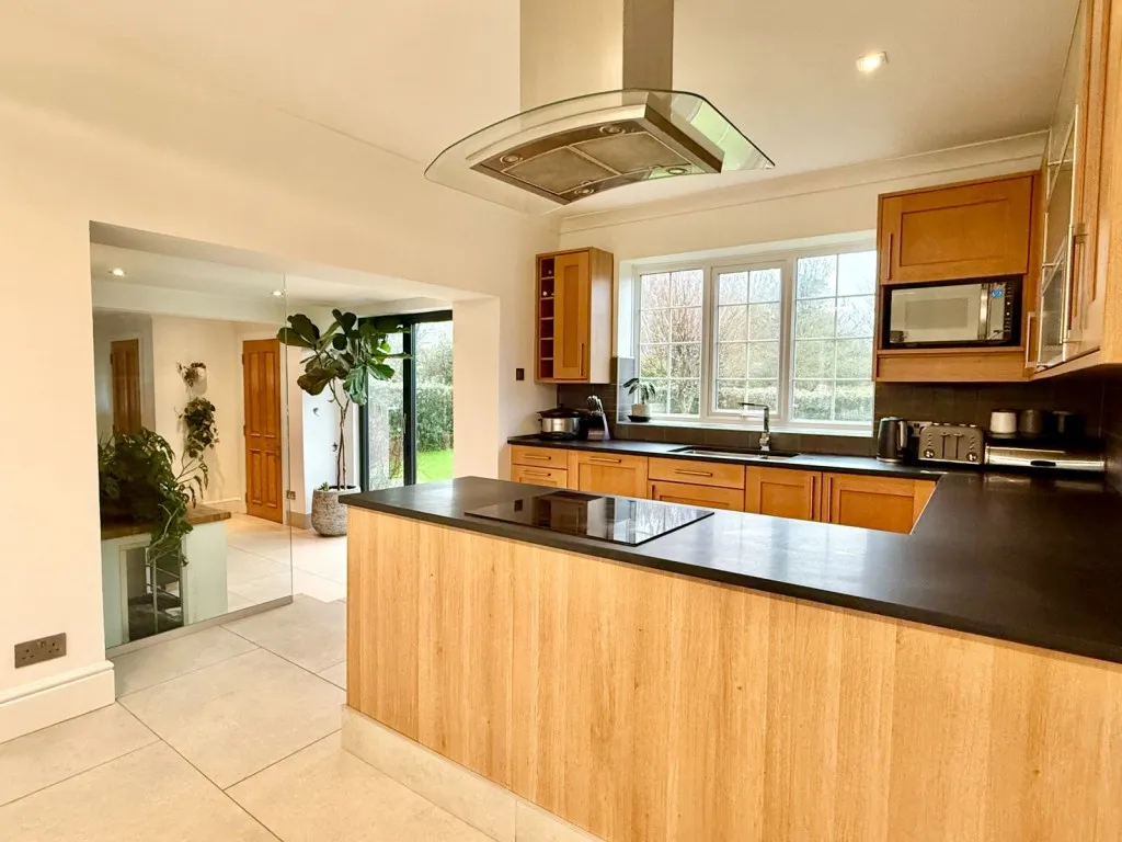 Slade Close, LS23, photo 5
