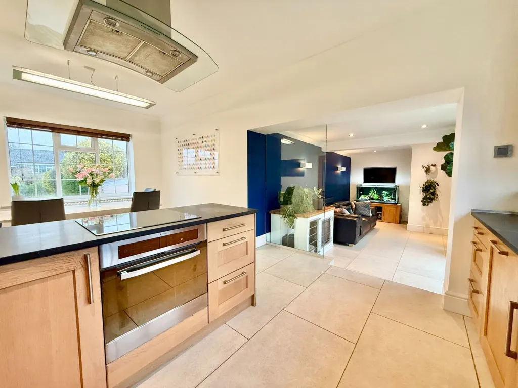 Slade Close, LS23, photo 9