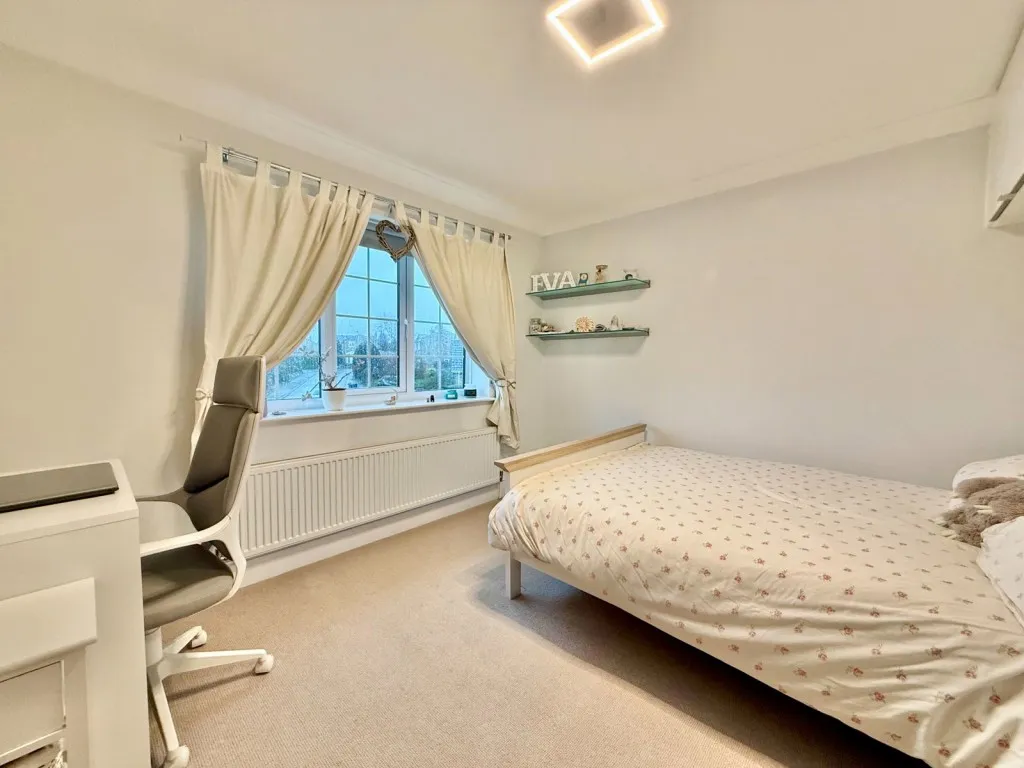 Slade Close, LS23, photo 19