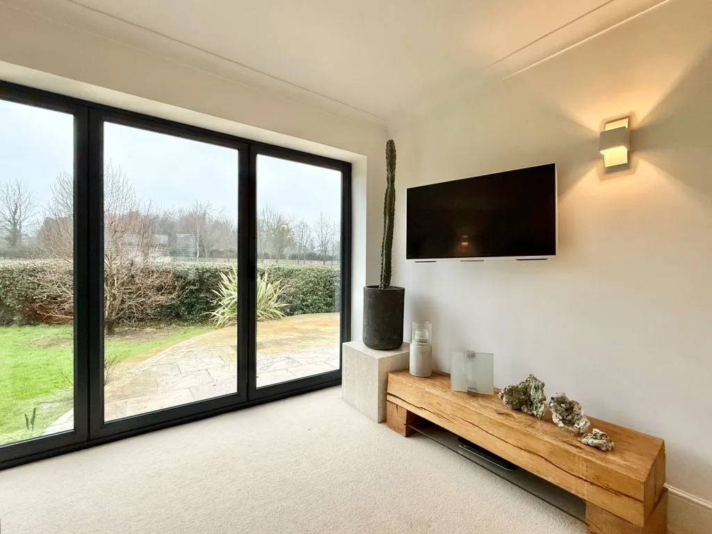 Slade Close, LS23, photo 8