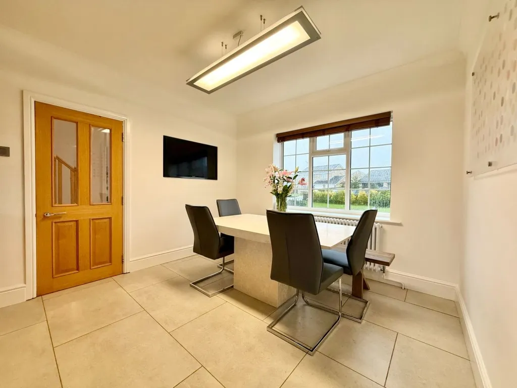 Slade Close, LS23, photo 11