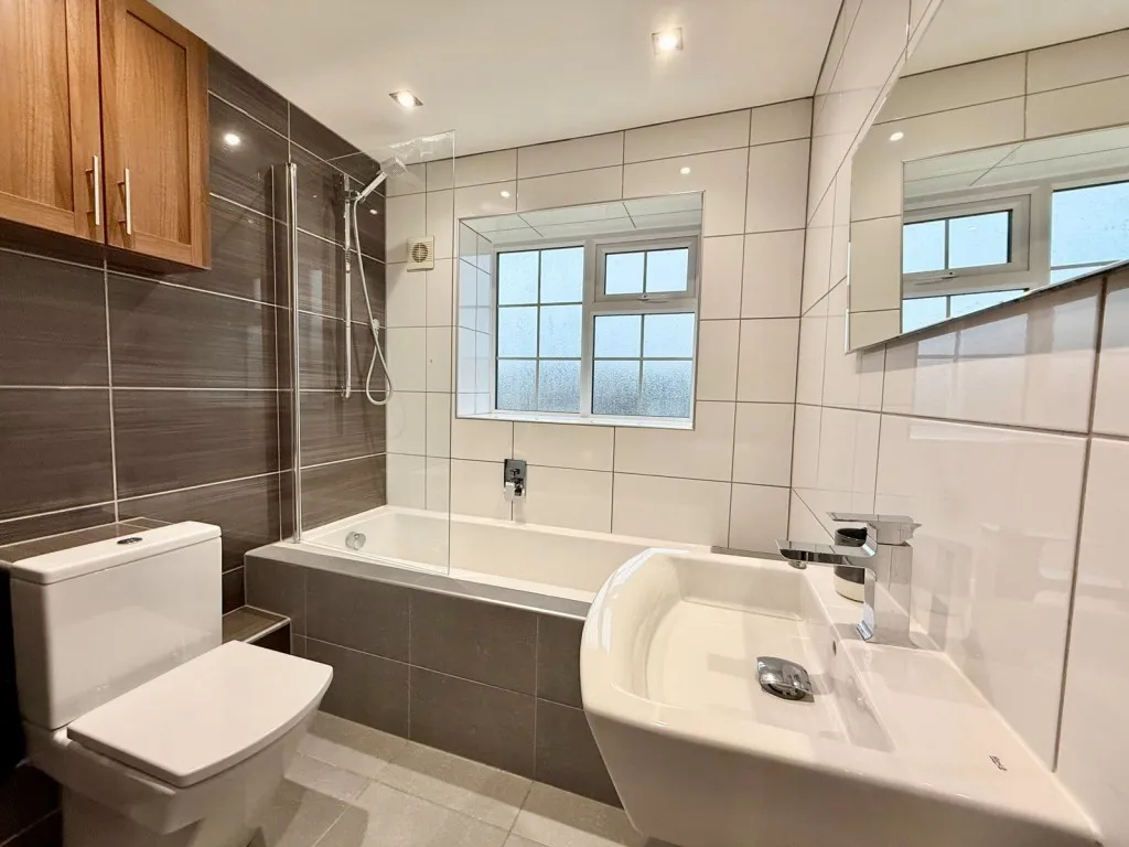 Slade Close, LS23, photo 21