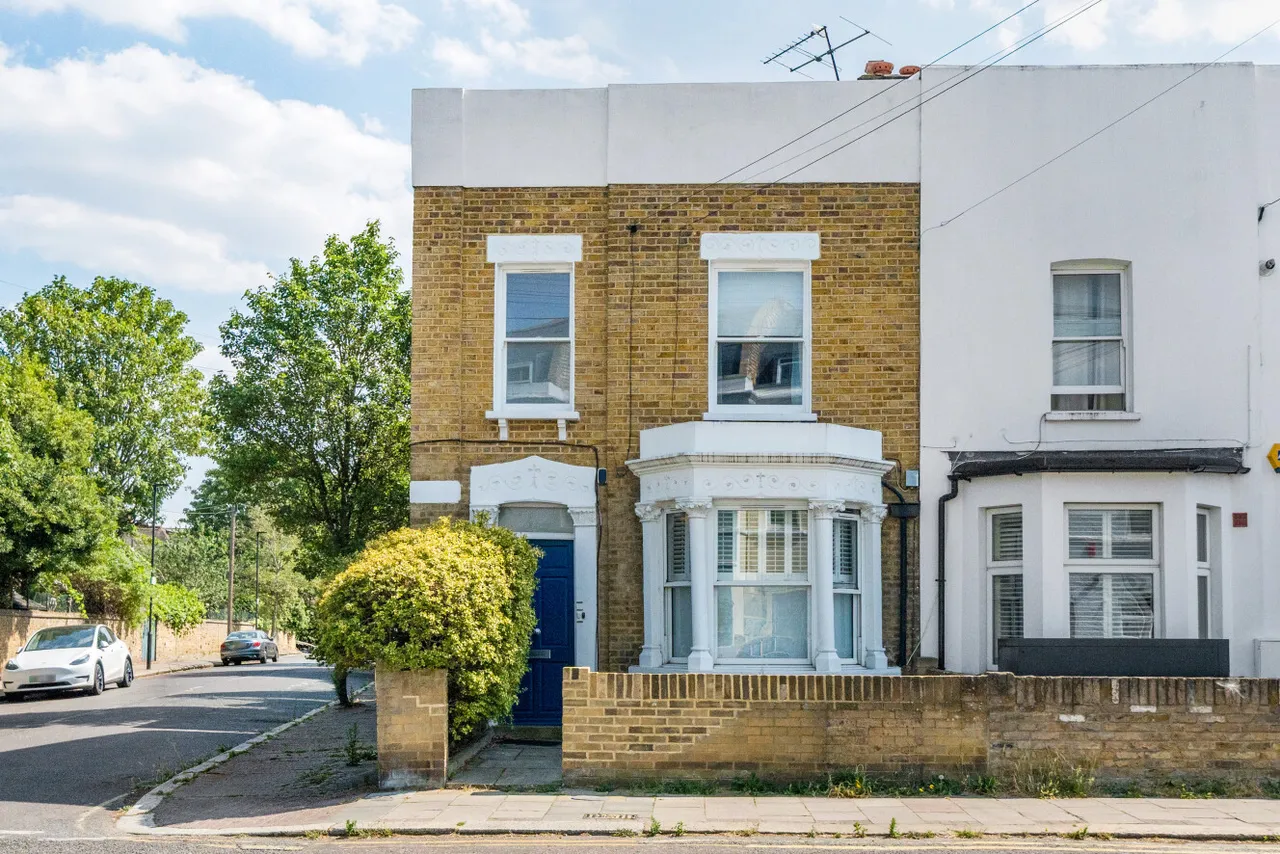2 bed flat for sale, Ferndale Road, Clapham, SW4