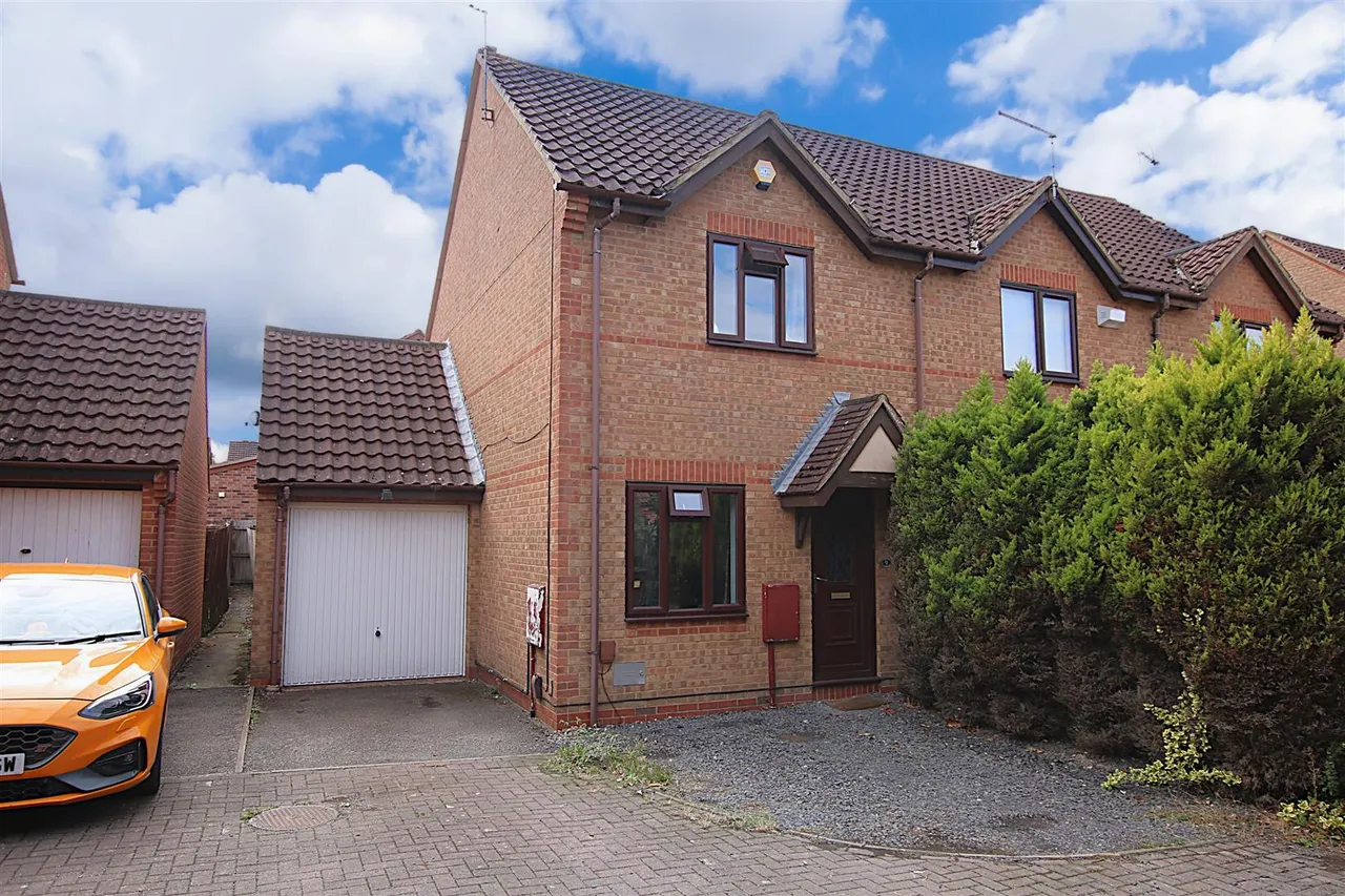 2 bed house for sale — Granary Court, East Hunsbury