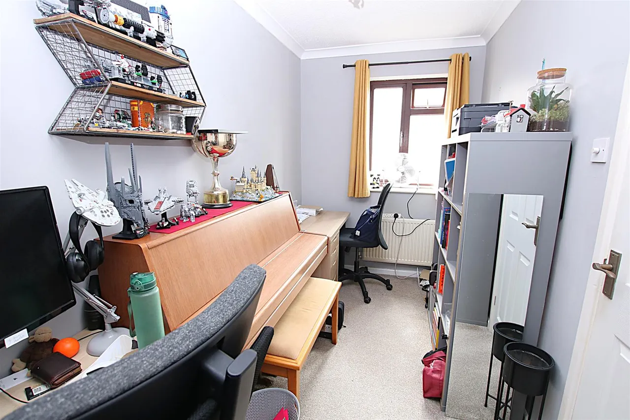 Granary Court, East Hunsbury, photo 8