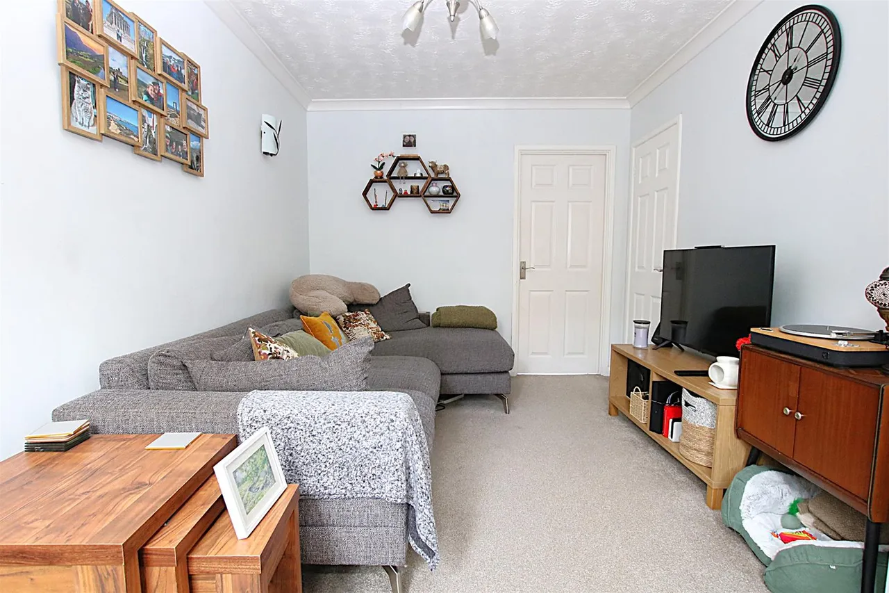Granary Court, East Hunsbury, photo 3