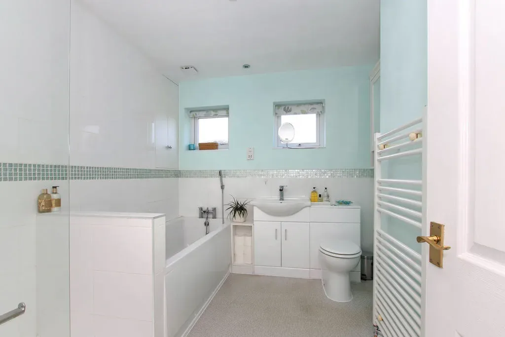 Cheddington Road, Pitstone, Buckinghamshire, LU7 9AE, photo 6
