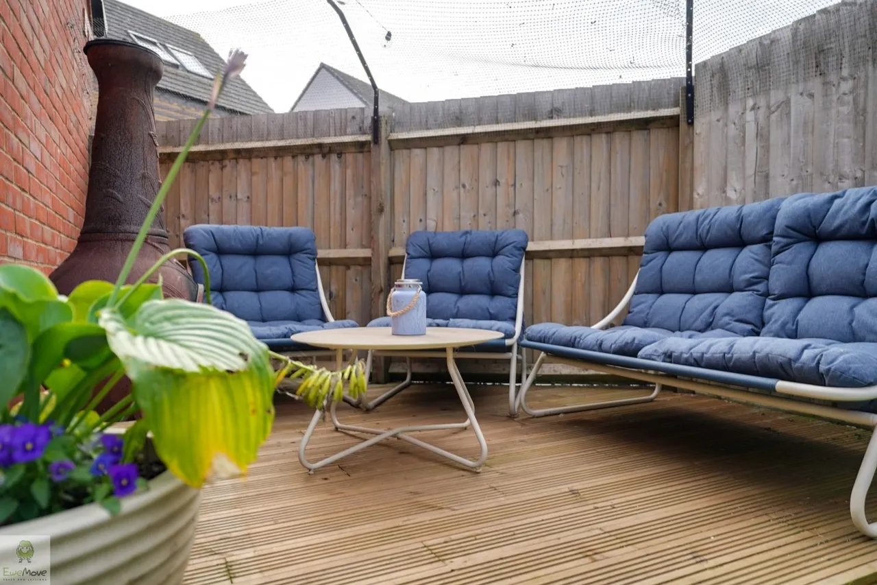 Avondale Circle, Stafford, ST18, photo 4