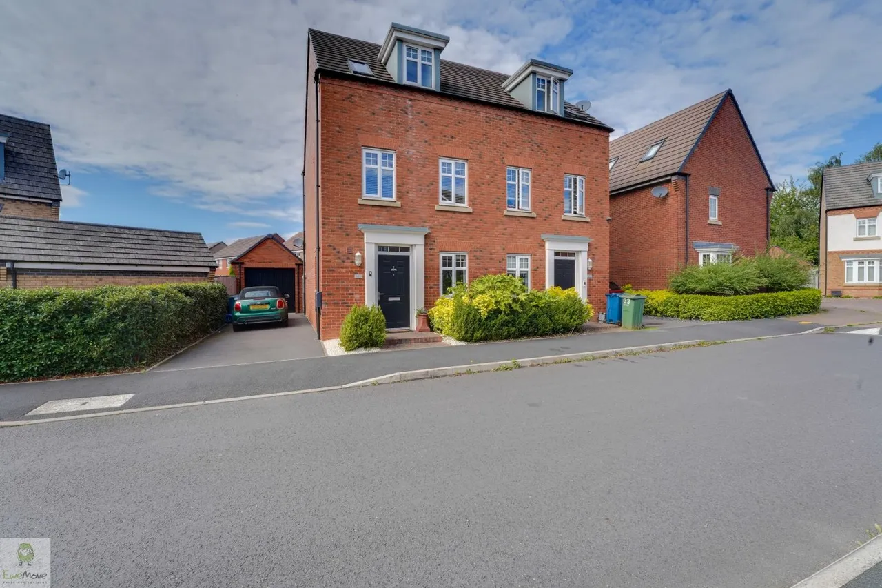 Avondale Circle, Stafford, ST18, photo 3