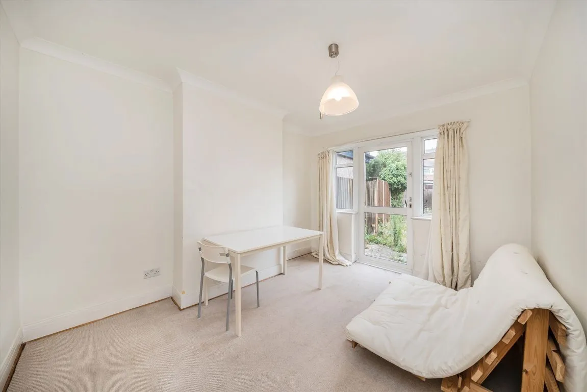 Lyndhurst Road, UB6, photo 4