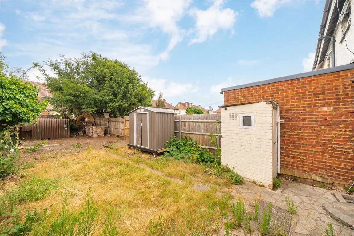 Lyndhurst Road, UB6, photo 5