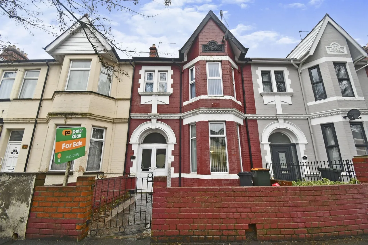 3 bed house for sale, Corporation Road, Newport, NP19