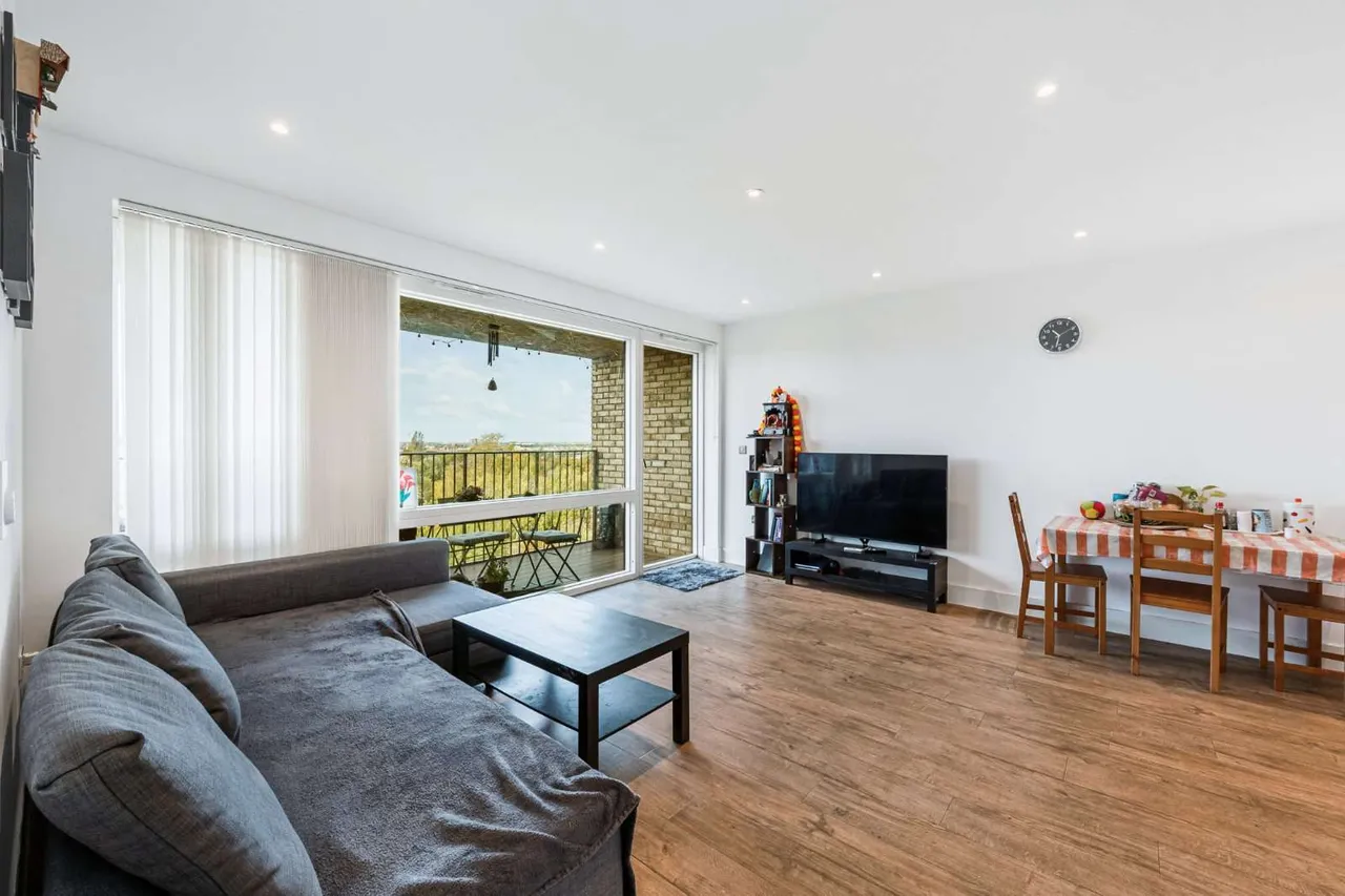 Lakeside Drive, Park Royal, NW10, photo 2