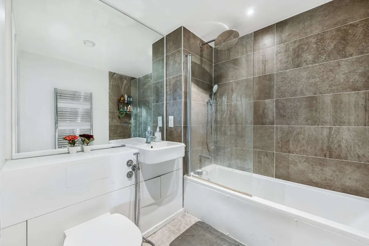 Lakeside Drive, Park Royal, NW10, photo 11