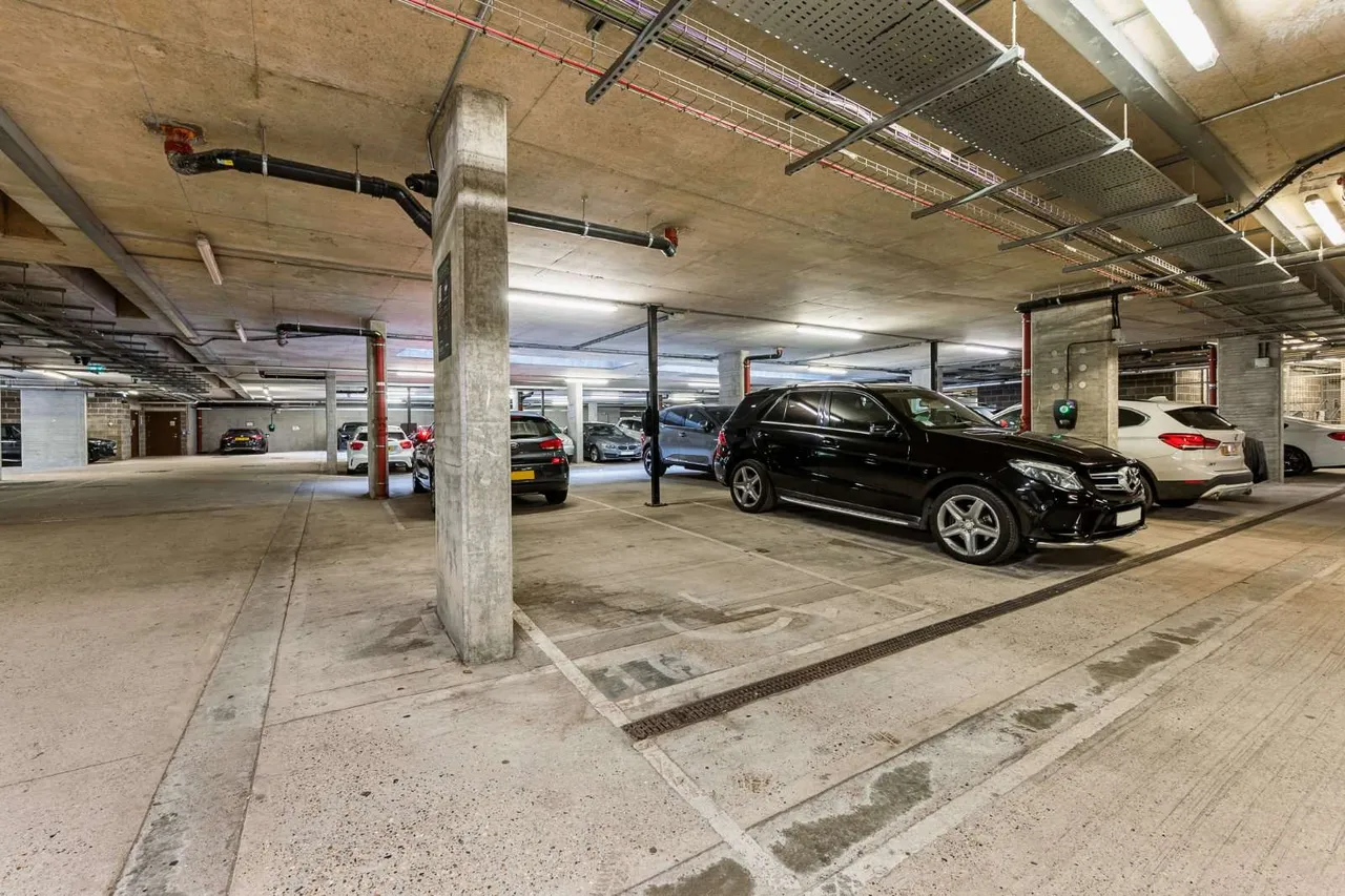 Lakeside Drive, Park Royal, NW10, photo 8