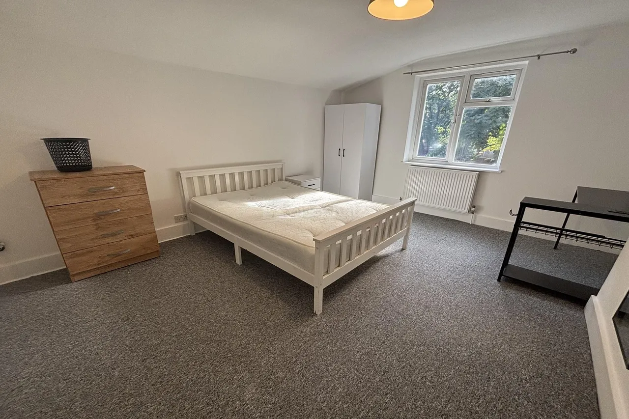 Clayton Road, SE15, photo 3