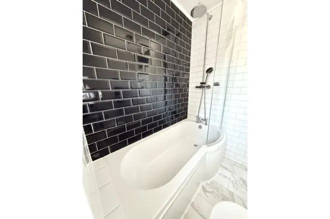 1 Leithcote Path, Streatham, photo 9