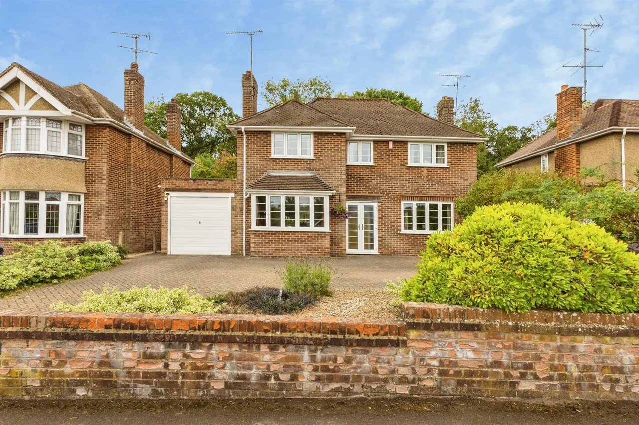 4 bed house for sale — Redhatch Drive, Earley, Reading