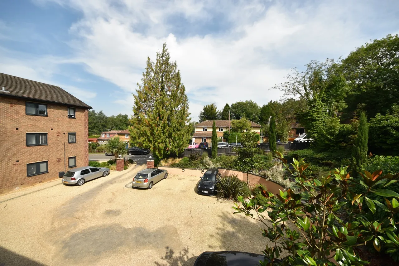 Brookfield Road, Wooburn Green, photo 16