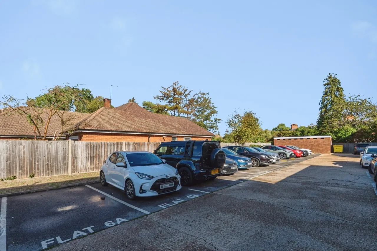 Marshall Parade, Woking, GU22, photo 7