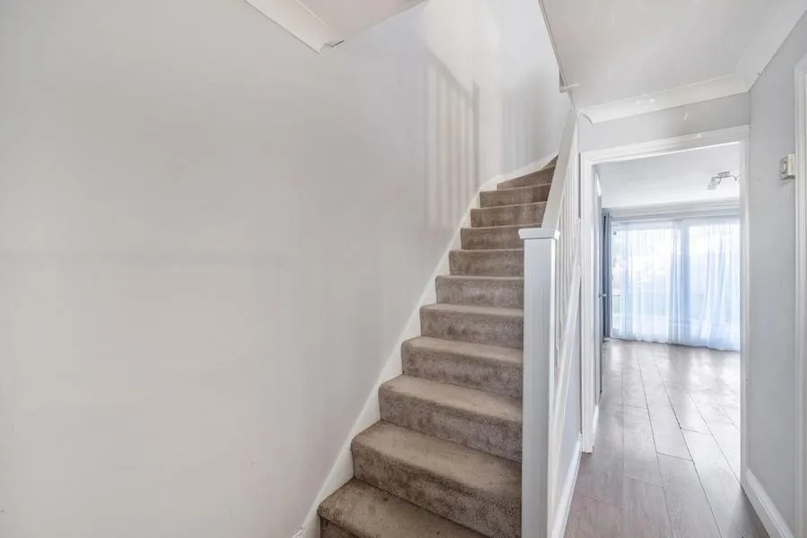 Milton Gardens, Staines-upon-Thames, TW19, photo 11