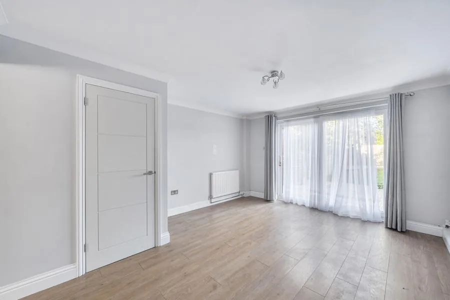 Milton Gardens, Staines-upon-Thames, TW19, photo 4