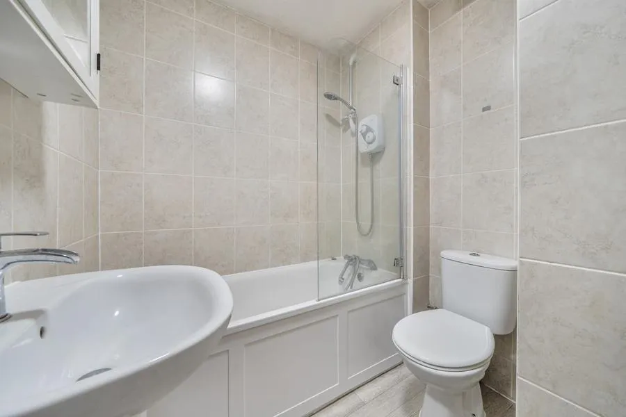 Milton Gardens, Staines-upon-Thames, TW19, photo 10
